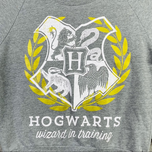 Harry Potter Hogwarts Wizard in Training Sweatshirt Graphic Shirt Juniors Size S - Picture 4 of 9